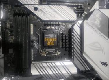 华硕 ROG STRIX Z490-A GAMING  用了两个月多换了新版有意可以联系，可小刀  主板小钢炮 性能嗷嗷的