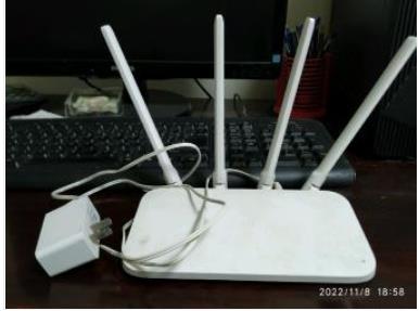 小米4C 四根天线的路由器，信号强好用，无故障，八成新，可以当面验货，保好。